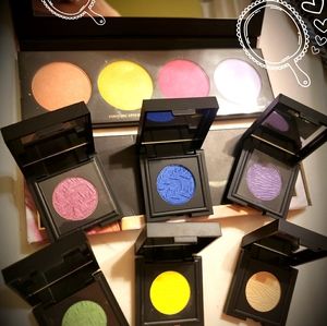 7 single Eyeshadows 1 Eyeshadow/Highlighter pallet